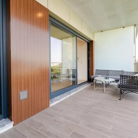 W/ Balcony, Pool & Gym In Antas By Hostwise Oporto