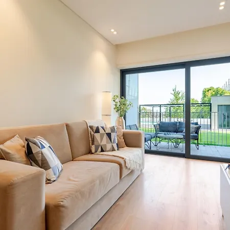 W/ Balcony, Pool & Gym In Antas By Hostwise Oporto
