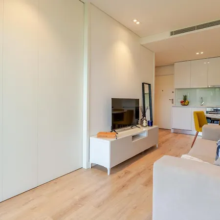 W/ Balcony, Pool & Gym In Antas By Hostwise