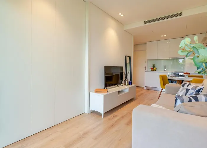 W/ Balcony, Pool & Gym In Antas By Hostwise