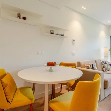 W/ Balcony, Pool & Gym In Antas By Hostwise