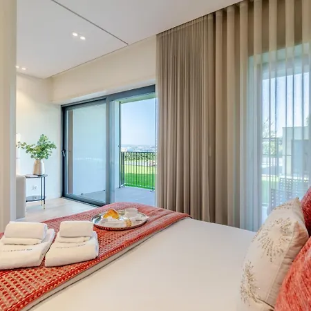 W/ Balcony, Pool & Gym In Antas By Hostwise